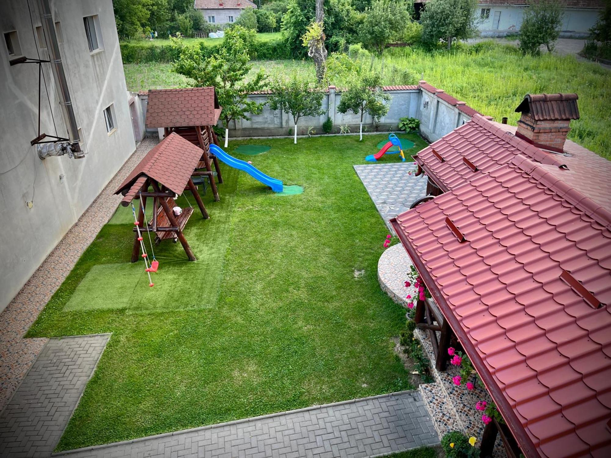 ホテル La Mateo Călimăneşti エクステリア 写真